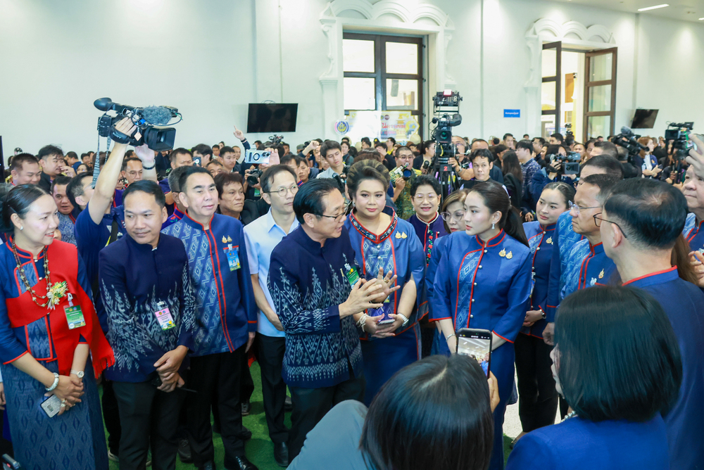 ม.นครพนม ร่วมต้อนรับนายกรัฐมนตรี ในโอกาสประชุม ครม.สัญจร ณ จังหวัดนครพนม พร้อมเสนอแผนจัดตั้งคณะแพทยศาสตร์