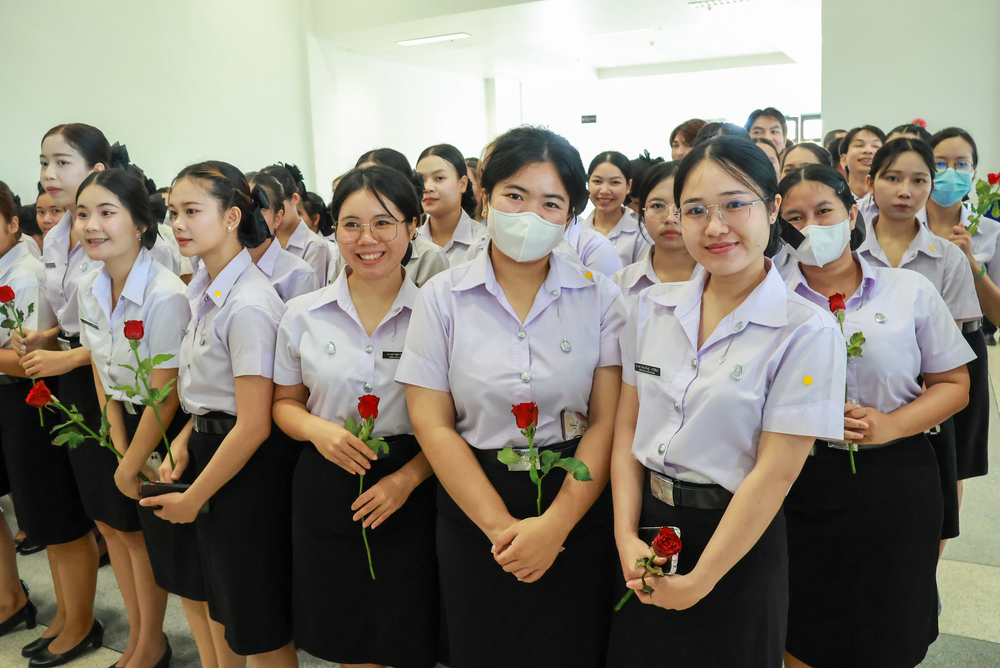 ม.นครพนม ร่วมต้อนรับนายกรัฐมนตรี ในโอกาสประชุม ครม.สัญจร ณ จังหวัดนครพนม พร้อมเสนอแผนจัดตั้งคณะแพทยศาสตร์