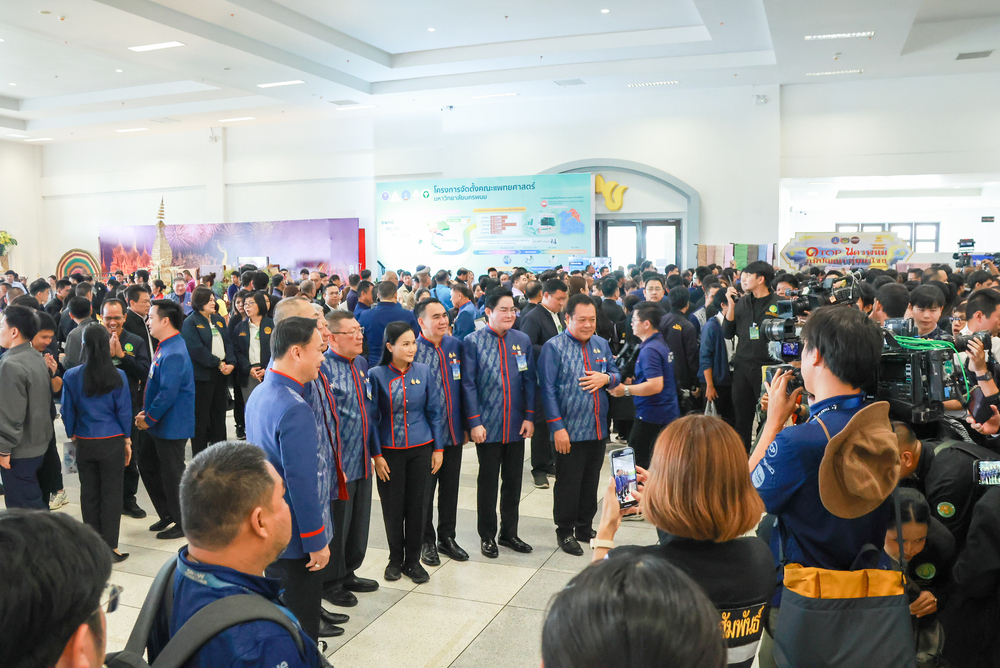 ม.นครพนม ร่วมต้อนรับนายกรัฐมนตรี ในโอกาสประชุม ครม.สัญจร ณ จังหวัดนครพนม พร้อมเสนอแผนจัดตั้งคณะแพทยศาสตร์