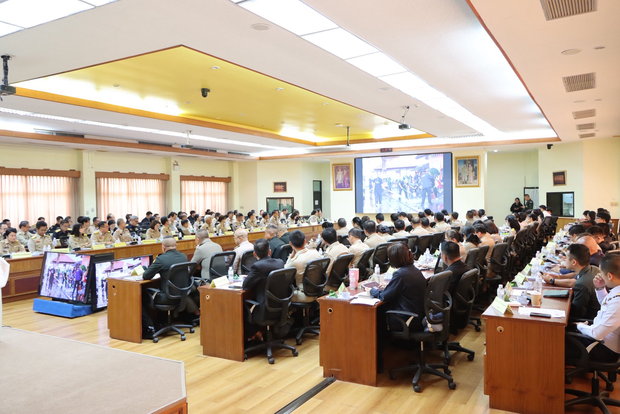 มหาวิทยาลัยนครพนม ร่วมประชุมกรมการจังหวัดและหัวหน้าส่วนราชการ ประจำเดือนกุมภาพันธ์ ขับเคลื่อนภารกิจสำคัญตามนโยบายรัฐบาล