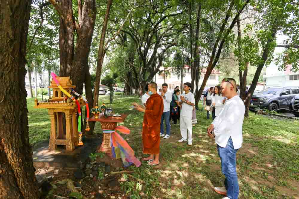 มหาวิทยาลัยนครพนม จัดพิธีย้ายศาลพระภูมิเจ้าที่ ณ คณะแพทยศาสตร์ เขตพื้นที่ดิจิทัล (DC)