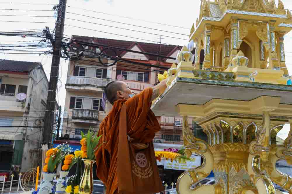 มหาวิทยาลัยนครพนม จัดพิธีย้ายศาลพระภูมิเจ้าที่ ณ คณะแพทยศาสตร์ เขตพื้นที่ดิจิทัล (DC)