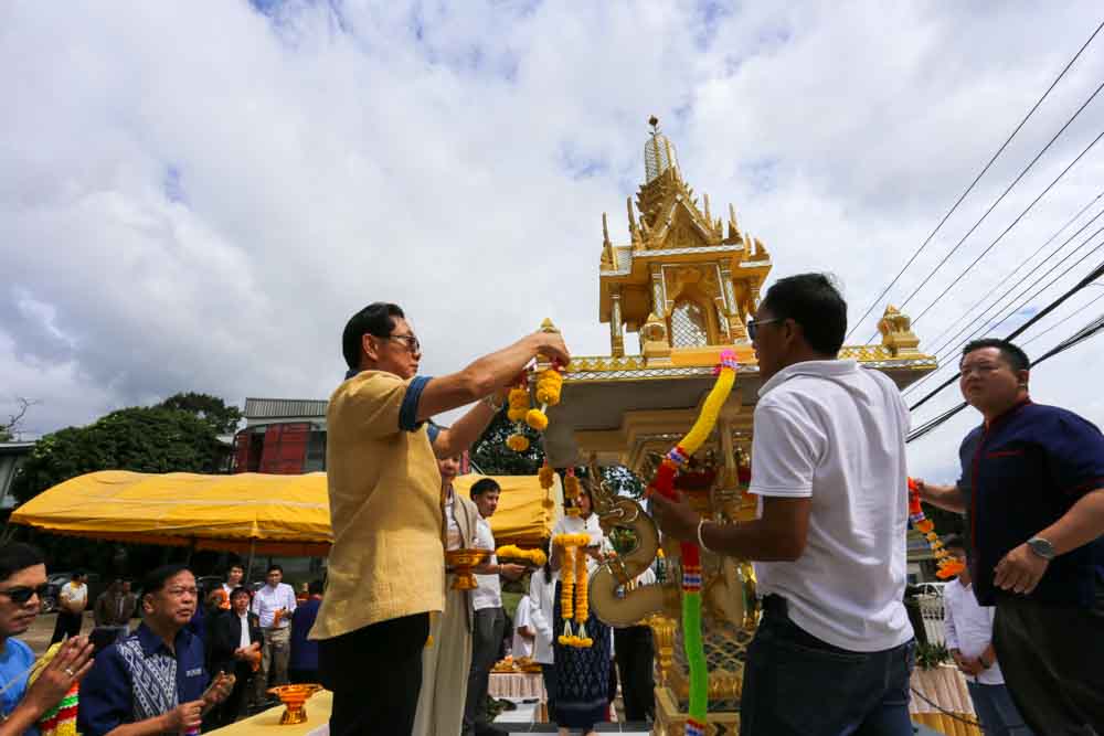 มหาวิทยาลัยนครพนม จัดพิธีย้ายศาลพระภูมิเจ้าที่ ณ คณะแพทยศาสตร์ เขตพื้นที่ดิจิทัล (DC)