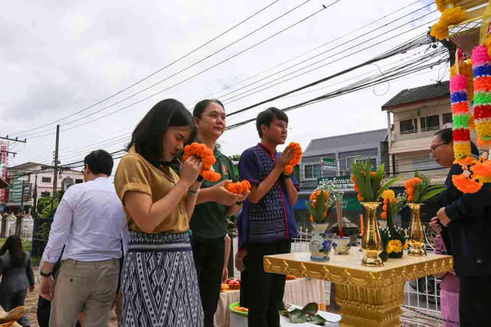 มหาวิทยาลัยนครพนม จัดพิธีย้ายศาลพระภูมิเจ้าที่ ณ คณะแพทยศาสตร์ เขตพื้นที่ดิจิทัล (DC)