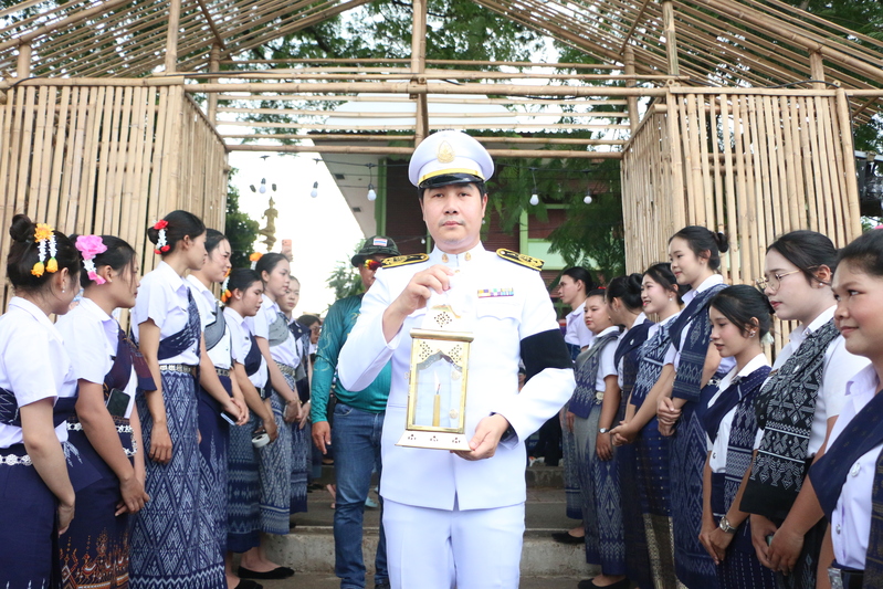 ต้อนรับประธานรัฐสภา พร้อมคณะ เยี่ยมชมซุ้มเรือไฟ ร่วมจุดตะเกียงสืบสานประเพณีไหลเรือไฟนครพนม 2569