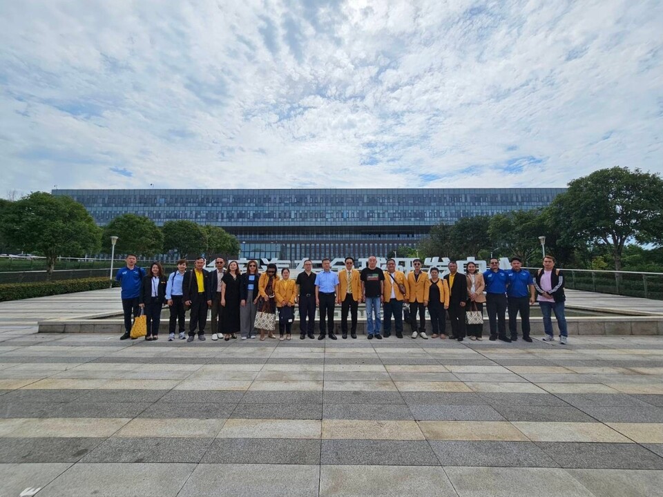 บริษัท ฉางอาน (CHANGAN) พร้อมทำความร่วมมือพัฒนาหลักสูตรด้าน EV และตั้งจัดศูนย์ฝึกอบรมด้าน EV ที่ ม.นครพนม (CHANGAN is ready to collaborate on developing EV curricula and establish an EV training center at Nakhon Phanom University.)