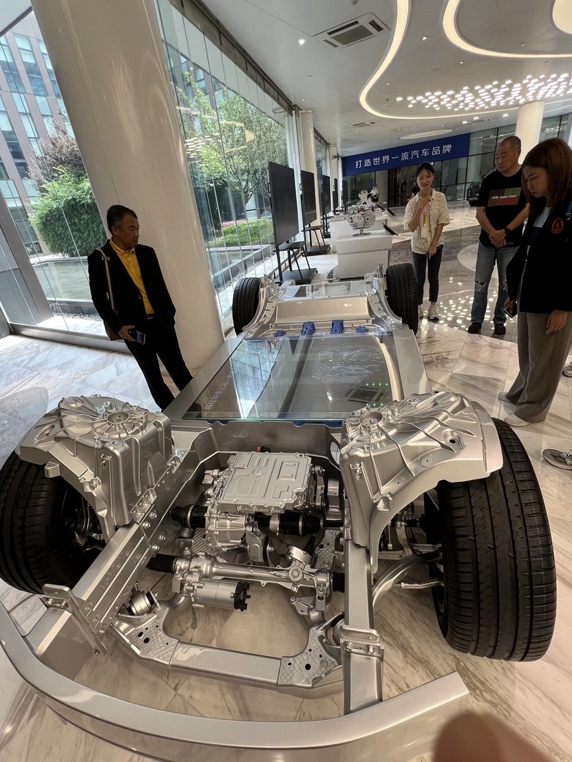 บริษัท ฉางอาน (CHANGAN) พร้อมทำความร่วมมือพัฒนาหลักสูตรด้าน EV และตั้งจัดศูนย์ฝึกอบรมด้าน EV ที่ ม.นครพนม (CHANGAN is ready to collaborate on developing EV curricula and establish an EV training center at Nakhon Phanom University.)